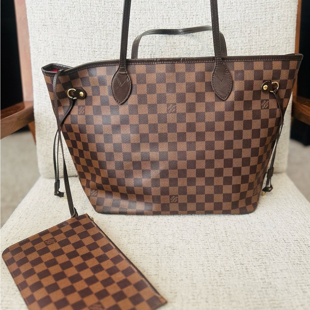 Louis Vuitton neverfull mm tote with matching pouchette